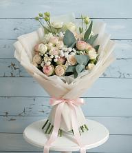 Букет цветов из:  Розы и Лизиантусы в Приютном