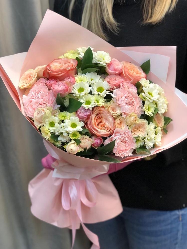 Букет цветов из: Гвоздики, Розы и Хризантемы в Приютном