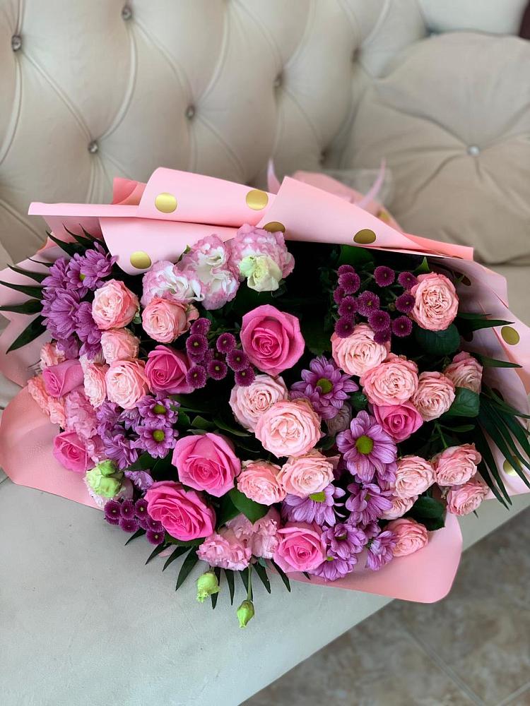 Букет цветов из: Хризантемы, Розы и Лизиантусы в Приютном