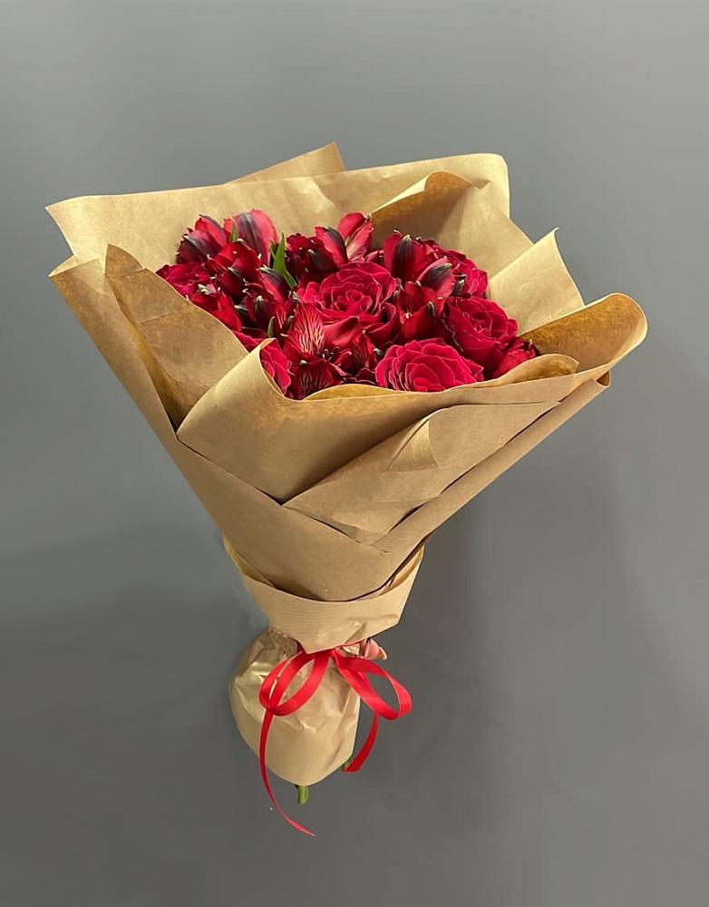 Букет цветов из: Альстромерии и Розы в Приютном