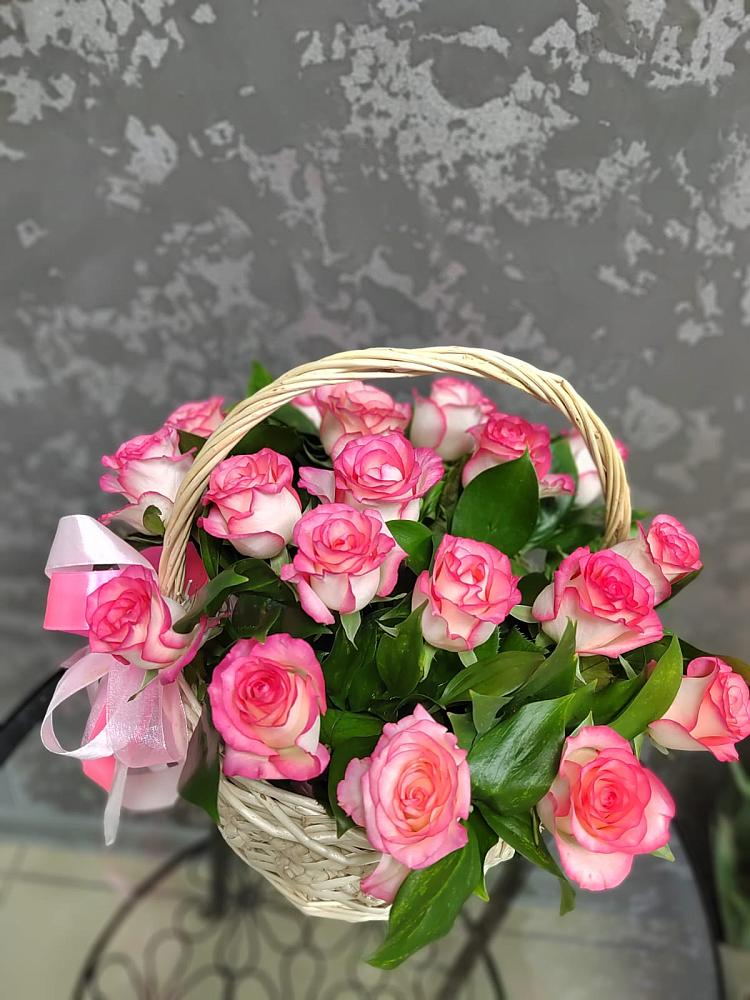 Цветочная композиция из Розы в корзине в Приютном