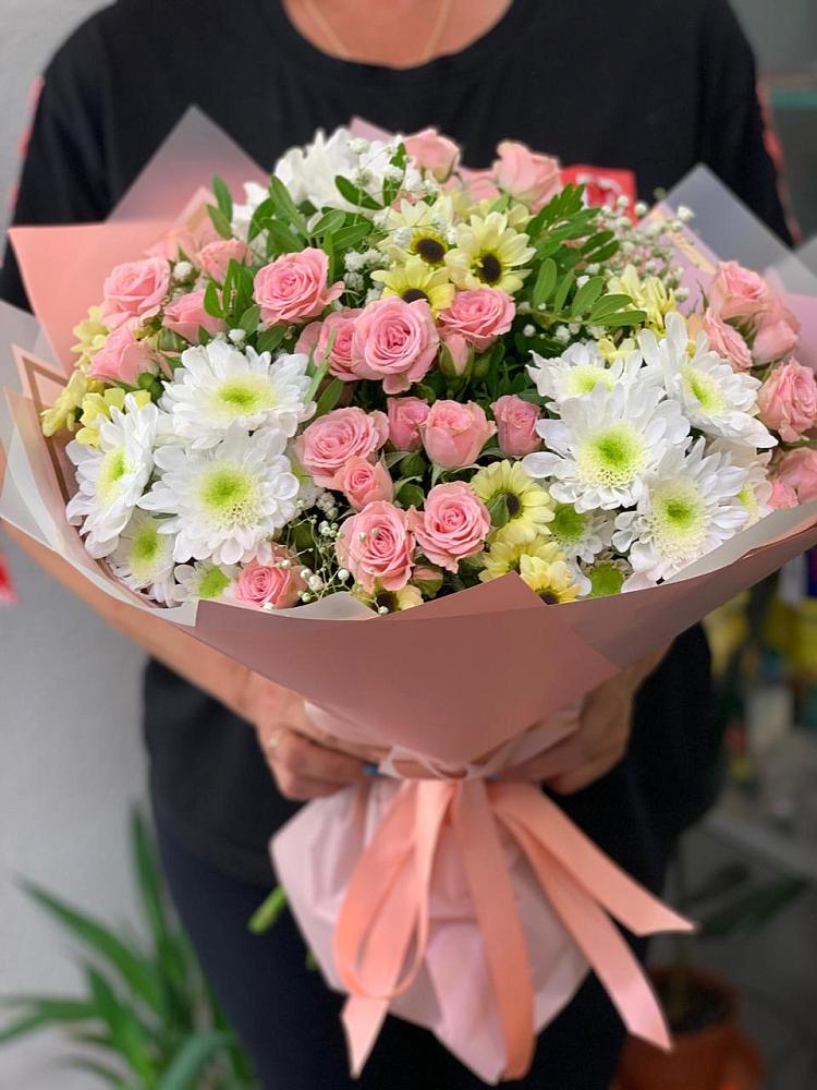 Букет цветов из: Розы и Хризантемы в Приютном