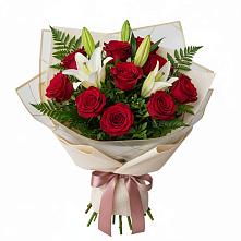 Букет цветов из:  Лилии и Розы в Приютном