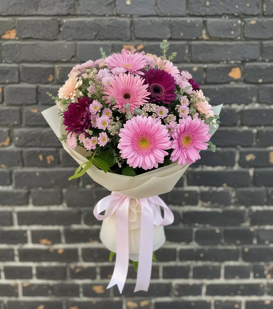 Букет цветов из: Герберы и Хризантемы в Приютном
