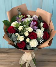 Букет цветов из:  Розы и Альстромерии #REPLACE_PRED# Приютном