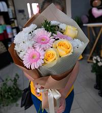 Букет цветов из:  Герберы, Розы и Хризантемы в Приютном