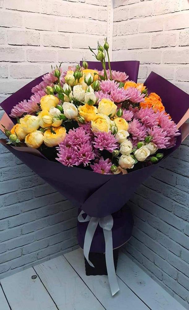 Букет цветов из: Хризантемы и Розы в Приютном