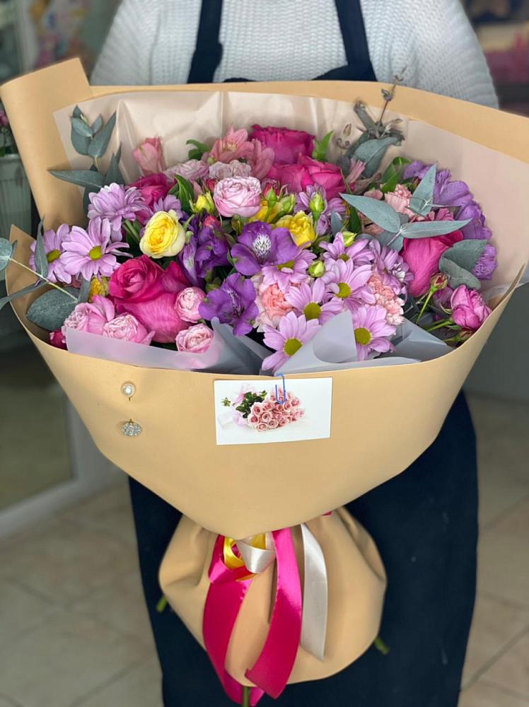 Букет цветов из: Хризантемы, Гвоздики и Альстромерии в Приютном