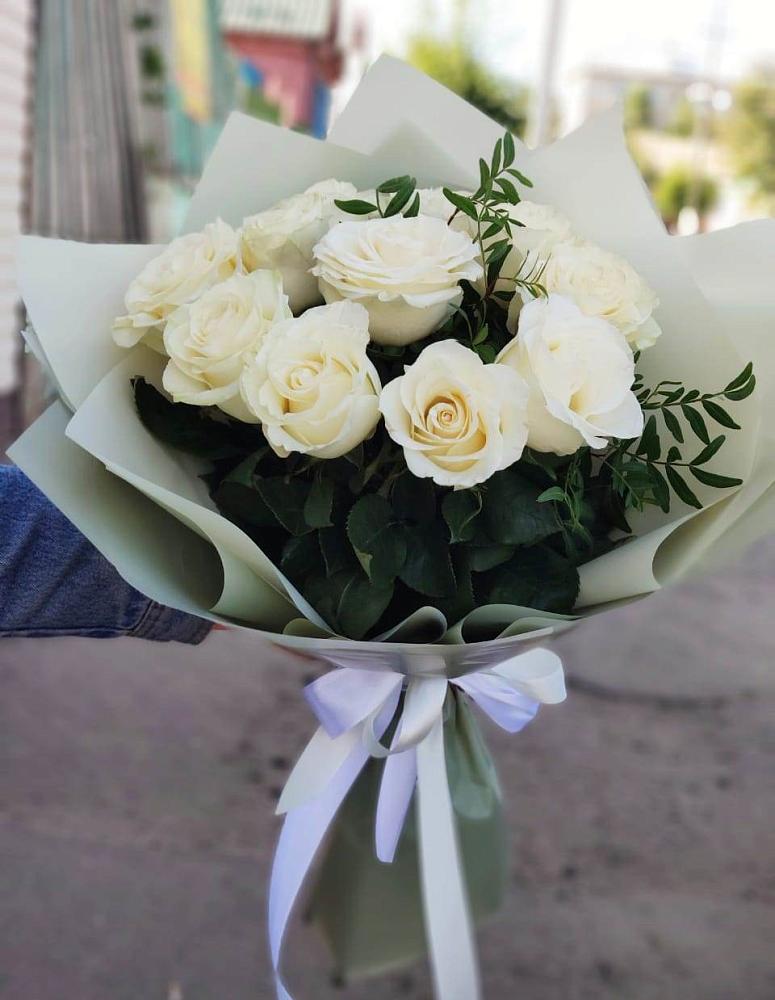 Букет Белые розы Проуд в Приютном