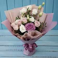 Букет цветов из:  Розы и Лизиантусы в Приютном