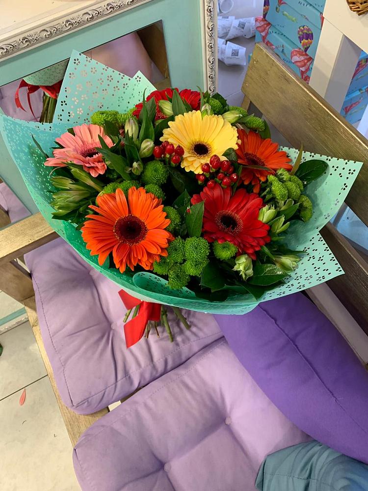 Букет цветов из: Герберы, Хризантемы и Альстромерии в Приютном