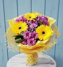Букет цветов из:  Хризантемы и Герберы в Приютном