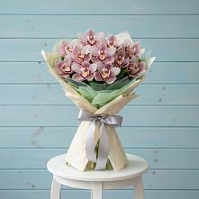 Букет цветов из:  Орхидеи и Розы в Приютном