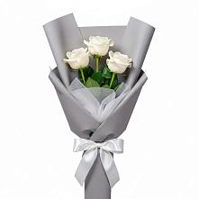 Букет 3 белые розы в Приютном