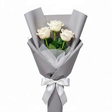 Букет 3 белые розы в Приютном