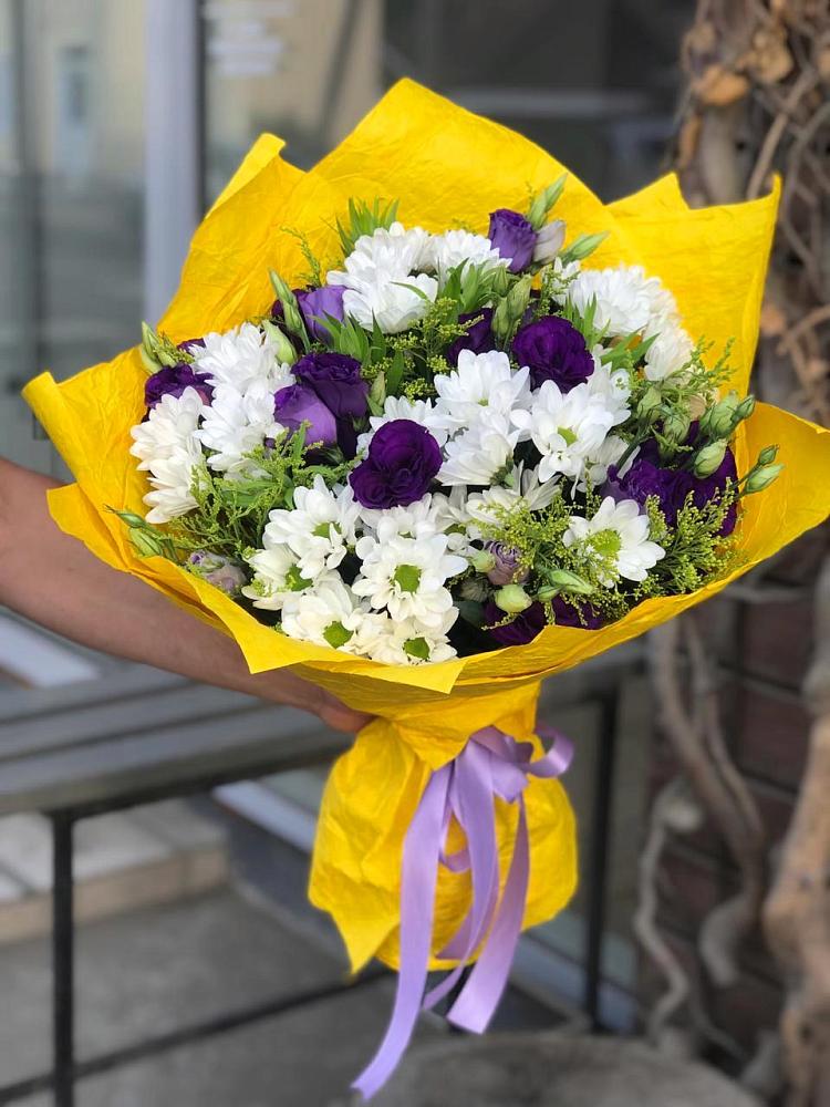 Букет цветов из: Ирисы, Хризантемы и Ромашки в Приютном