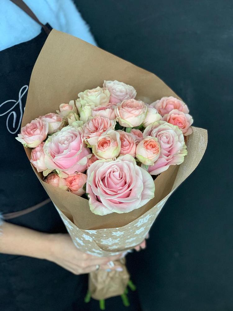 Букет цветов из: Хризантемы и Розы в Приютном