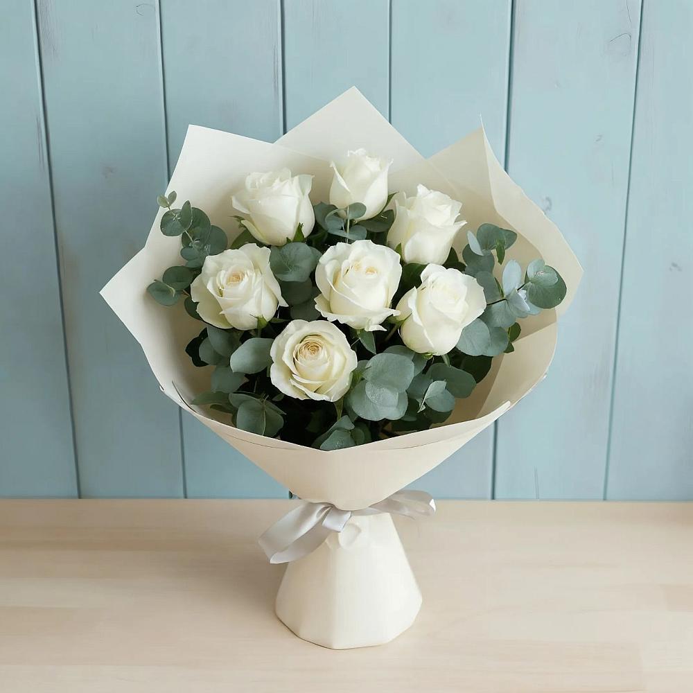 Букет Белые розы в Эвкалипте в Приютном