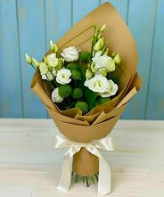 Букет цветов из:  Хризантемы и Лизиантусы #REPLACE_PRED# Приютном