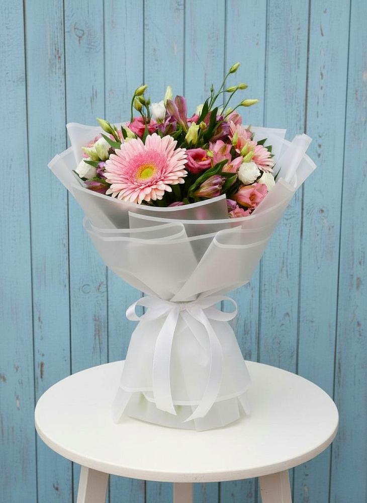 Букет цветов из: Герберы, Альстромерии и Лизиантусы в Приютном