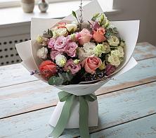 Букет цветов из:  Розы, Лизиантусы и Гвоздики в Приютном