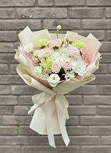 Букет цветов из:  Гвоздики, Розы, Лизиантусы и Хризантемы в Приютном