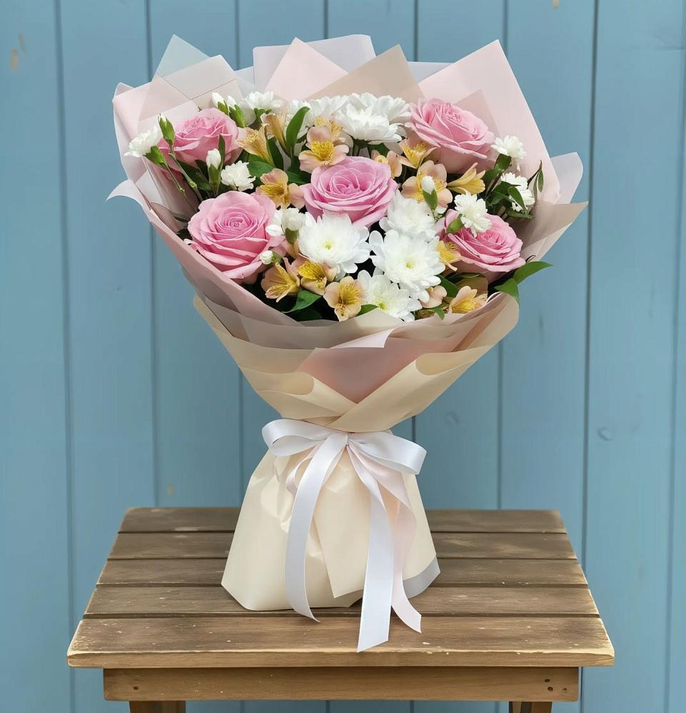 Букет цветов из: Гвоздики, Орхидеи и Розы в Приютном