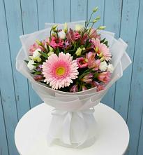 Букет цветов из:  Герберы, Альстромерии и Лизиантусы в Приютном