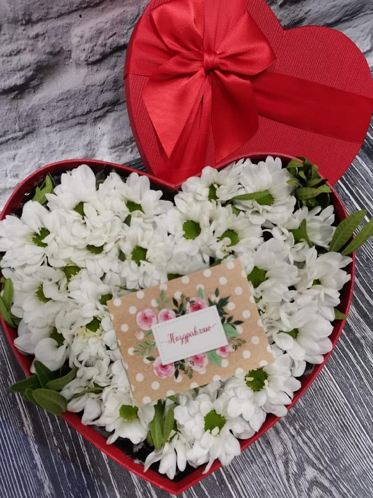 Цветочная композиция из Хризантемы в виде сердца в Приютном
