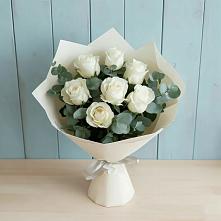 Букет Белые розы в Эвкалипте в Приютном