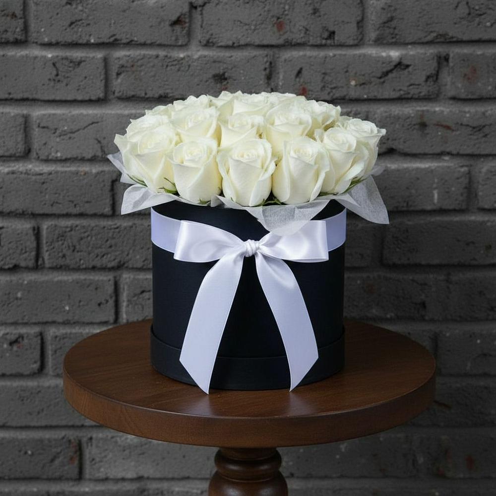 Цветочная композиция из Розы в шляпной коробке в Приютном