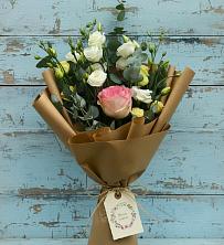 Букет цветов из:  Розы и Лизиантусы в Приютном