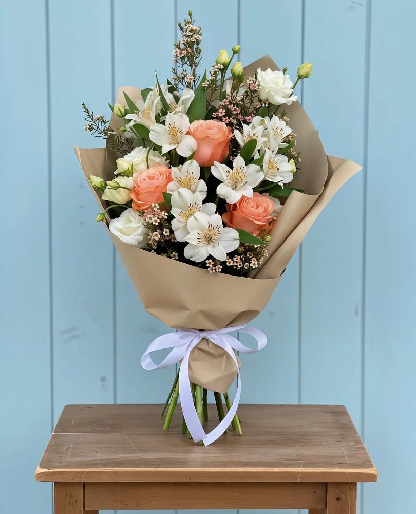 Букет цветов из: Альстромерии, Лизиантусы, Розы и Хризантемы в Приютном
